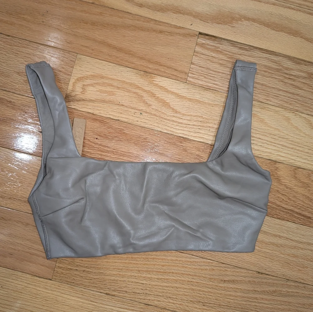 NWT SKIMS FAUX LEATHER BRALETTE IN CEMENT - Picture 4 of 6